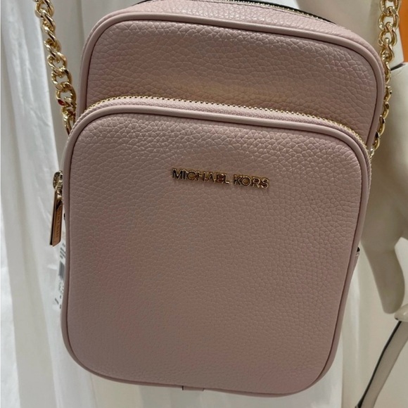 Michael Kors Handbags - 🎀Michael Kors Pink Crossbody Bag